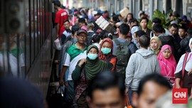 YLKI Desak KAI Copot Iklan Rokok di Stasiun