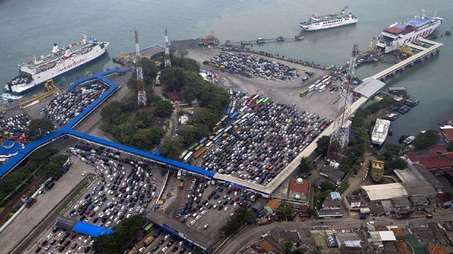 Tol Trans Sumatera Gratis, Pemudik Padati Jalur Bakauheni