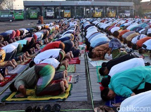 Niat Sholat Idul Fitri Berjamaah Sebagai Makmum dan Imam Lengkap Tata Caranya