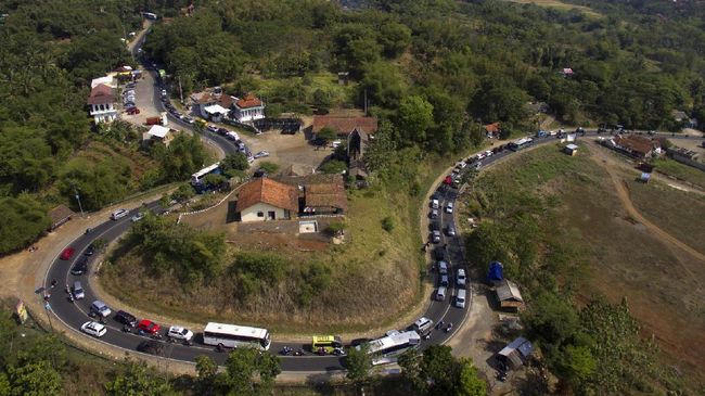 Akses Ke Taman Wisata Alam Gunung Papandayan Masih Rusak Akses Ke Taman Wisata Alam Gunung Papandayan Masih Rusak