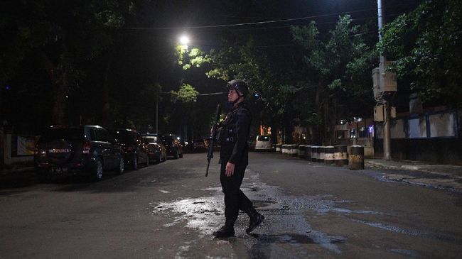 Ketika Polisi 'Ditikam' Waralaba Tanpa Syarat dari ISIS