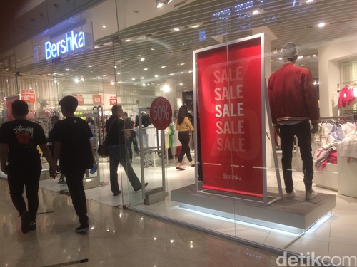 Bershka Diskon Hingga 50%, T-shirt Turun Menjadi Rp 79 Ribu Bershka Diskon Hingga 50%, T-shirt Turun Menjadi Rp 79 Ribu