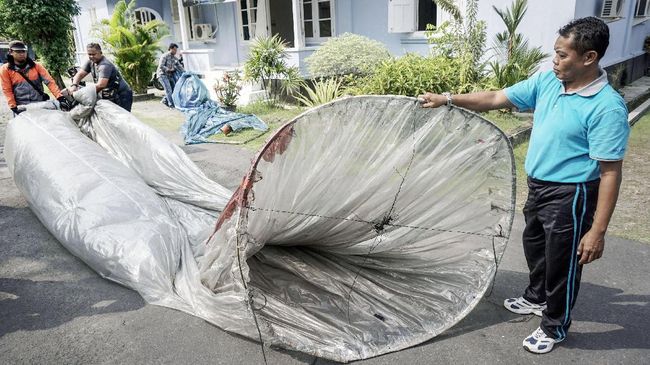 Heboh Balon Udara Jatuh di Bandara Ahmad Yani Semarang