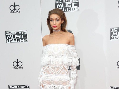 Cara Ekstrem Gigi Hadid Rawat Rambut: Mendiamkan Rambut Lepek Berhari-hari Cara Ekstrem Gigi Hadid Rawat Rambut: Mendiamkan Rambut Lepek Berhari-hari