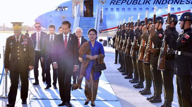 Presiden Jokowi dan Keluarga Tiba di Turki