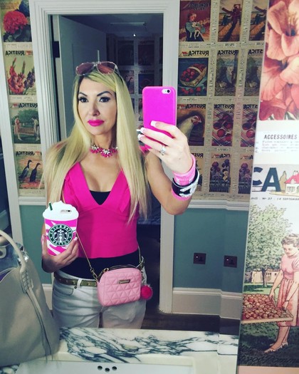 Terobsesi Jadi Barbie, Wanita Ini Operasi Bibir Agar Selalu Tersenyum Terobsesi Jadi Barbie, Wanita Ini Operasi Bibir Agar Selalu Tersenyum