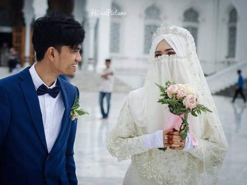 Postingan Istri Muzammil Hasballah Ini Bikin Hijabers Baper Postingan Istri Muzammil Hasballah Ini Bikin Hijabers Baper