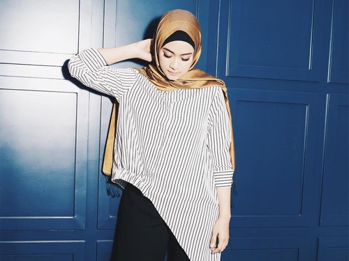 5 Ide Gaya Hijab Simpel untuk Traveling ala Ayudia Bing Slamet 5 Ide Gaya Hijab Simpel untuk Traveling ala Ayudia Bing Slamet