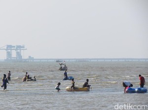 Pesona 3 Pantai di Cirebon yang Cocok untuk Ngabuburit