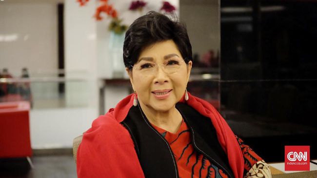 Titiek Puspa dan Panggung Pohon Jambu di Pekarangan Rumah