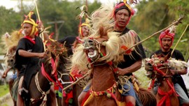 Semarak Festival Kuda dan Tenun Sumba