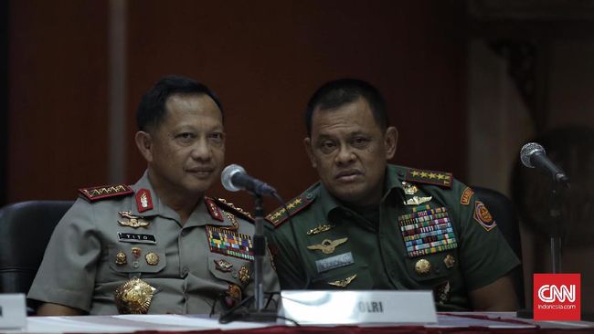 Tim 11 Tangani Polemik Senjata, Polri dan TNI Jaga Hubungan