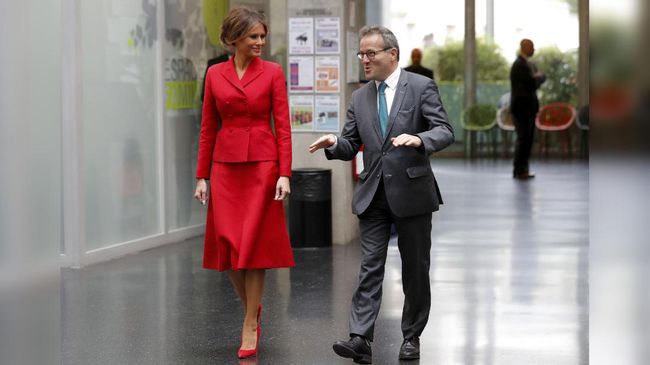 Dibalut Dior, Melania Trump Jadi Mirip Jackie Kennedy