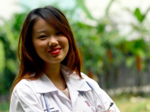 Inspiratif, Gadis Cantik yang Jadi Dokter Termuda di Usia 19 Inspiratif, Gadis Cantik yang Jadi Dokter Termuda di Usia 19