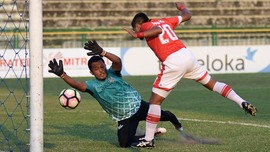 Sinar Kiper Muda di Balik Prestasi Kelam Persegres