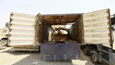 Tank yang tersembunyi dalam truk ini digunakan militan untuk menjatuhkan pesawat guna mengalihkan serangan udara dari pasukan Irak dan koalisi internasional. (REUTERS/Thaier Al-Sudani)