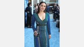 Keisha Castle-Hughes tampil memukau dengan pilihan busana knit dengan dominasi warna biru dan hijau yang mengesankan. (Neilson Barnard/Getty Images/AFP)