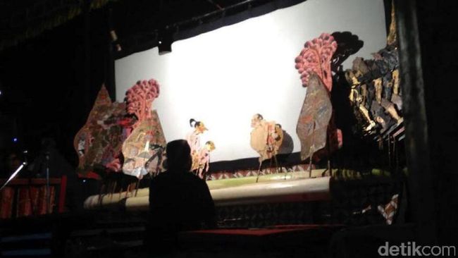Musisi Muda Main Musik Keroncong di Solo Keroncong Festival