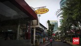 Suasana mal Blok M dari luar. Mal yang akan berusia 25 tahun oktober mendatang ini dibangun berdasarkan program kerja sama BOT dengan pemda DKI Jakarta selama 30 tahun. (CNNIndonesia/Safir Makki)