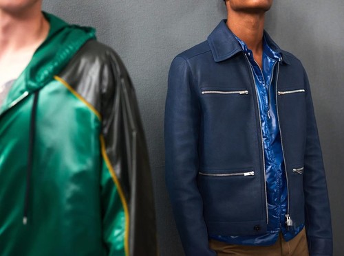 Foto: Barang Branded Jutaan Rupiah yang Mirip Jaket Go-Jek Sampai Tas Pasar Foto: Barang Branded Jutaan Rupiah yang Mirip Jaket Go-Jek Sampai Tas Pasar