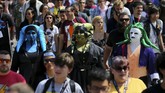 Tercatat, setidaknya 130 ribu orang mengunjungi San Diego Comic-Con setiap tahunnya. Pun, acara yang digelar sejak 1970 ini diikuti ratusan pengisi acara mulai dari publisis komik, film, serial televisi, gim, hingga mainan. (REUTERS/Mike Blake)