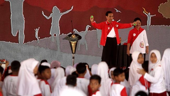 Rayakan Hari Anak, Jokowi Kenalkan Lagi Mainan Gasing