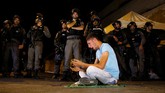 Tewasnya warga Palestina itu membuat ketegangan semakin meningkat. Imbasnya, salah seorang pemuda Palestina merangsek masuk ke permukiman Israel dan menikam empat orang, tiga diantaranya tewas. (REUTERS/Ammar Awad)
