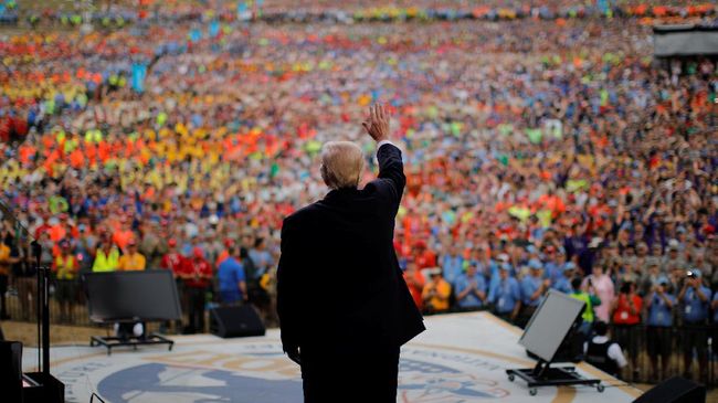 Diduga Terkait Rusia, Dua Anak Buah Trump Didakwa Cuci Uang