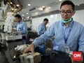 Mengasah Kemampuan OJK Menyeret Turun Bunga Kredit Bank