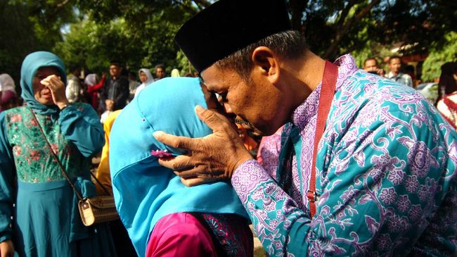 Harap-harap Cemas Calon Haji di Tengah Wabah Corona