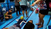 MRT ini didandani dengan berbagai tema olahraga. Kereta bawah tanah green line dari Songshan ke Xindian dihias dengan olahraga 'darat.' (REUTERS/Tyrone Siu)