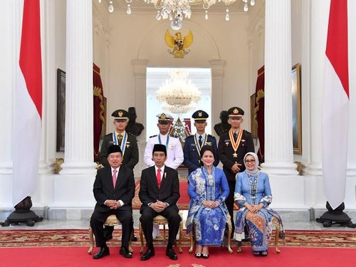 Cinta Kain Indonesia, Istri Jokowi dan Jusuf Kalla Stylish Berbatik Biru Cinta Kain Indonesia, Istri Jokowi dan Jusuf Kalla Stylish Berbatik Biru