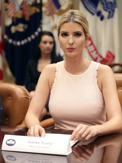 Lagi, Ivanka Trump Disebut Aji Mumpung Promosikan Bisnis Fashionnya Lagi, Ivanka Trump Disebut Aji Mumpung Promosikan Bisnis Fashionnya