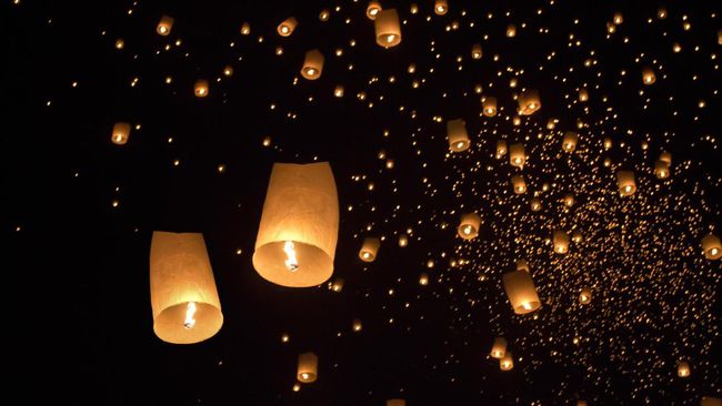 Langit Dieng Diterangi Ribuan Lampion Langit Dieng Diterangi Ribuan Lampion