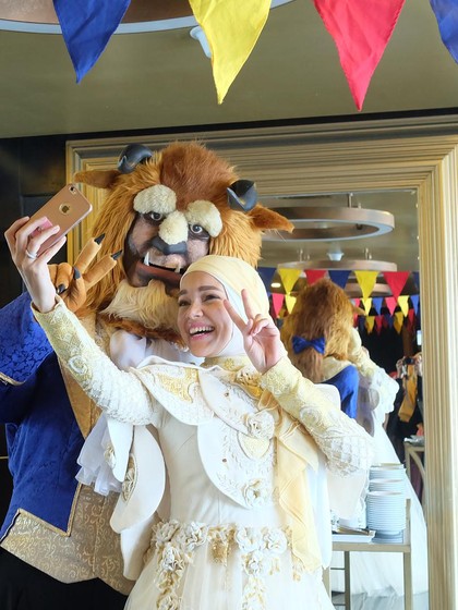 Foto: Ketika Dewi Sandra Dandan Ala Belle di Beauty & the Beast Foto: Ketika Dewi Sandra Dandan Ala Belle di Beauty & the Beast