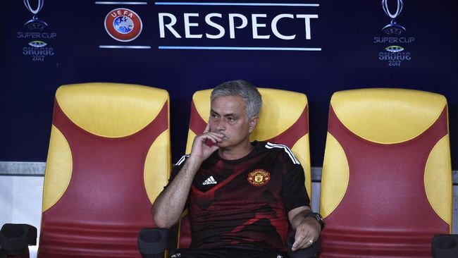 Mourinho Resmi Pelatih Tottenham