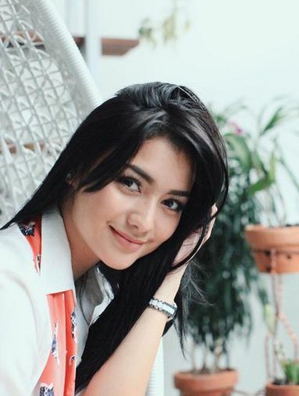 Foto 10 Pesona Artis Cantik Indonesia Dengan Senyuman Menawan 