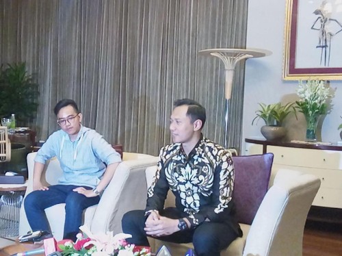 Foto: Adu Gaya Gibran Rakabuming dan Agus Yudhoyono, Siapa Lebih Stylish? Foto: Adu Gaya Gibran Rakabuming dan Agus Yudhoyono, Siapa Lebih Stylish?