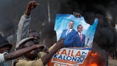 Perkaranya, Raila Odinga, pemimpin oposisi yang berlaga melawan Presiden Uhuru Kenyatta dalam pemilu, menuding ada kecurangan pada sistem pemungutan suara. (Reuters/Goran Tomasevic)