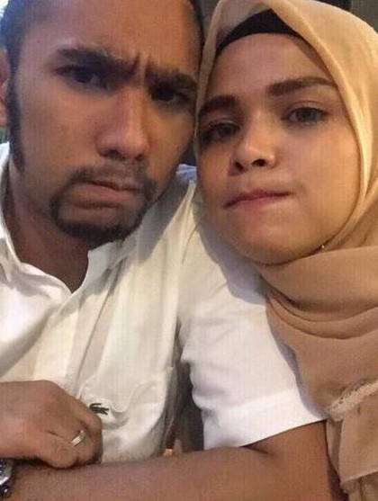 Foto: Gaya Hijab Simpel Rozmaniar, Istri Enji yang Baru Ditalak Cerai Foto: Gaya Hijab Simpel Rozmaniar, Istri Enji yang Baru Ditalak Cerai