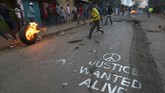 Menurut Odinga, perolehan hasil ini berbeda jauh dengan hasil hitung cepat yang dilakukan independen oleh partainya sendiri. (AFP Photo/Tony Karumba)