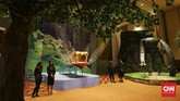 Karakter dalam film Castle in the Sky (1986), Flappter dan Robot Laputa juga ikut dipamerkan. Flappter alias pesawat yang sebenarnya merupakan capung ini didesain oleh desainer muda Indonesia Yonatan Bensohur. (CNNIndonesia/Safir Makki)