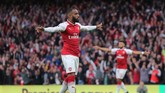 Laga baru berjalan dua menit, Arsenal sudah berhasil mencetak gol melalui sundulan penyerang antar mereka Alexandre Lacazette. (REUTERS/Eddie Keogh)
