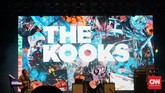 Grup musik asal Inggris The Kooks didapuk sebagai penutup gelaran hari pertama WTF 2017 dengan menyuguhkan 15 lagu andalan termasuk Bad Habit, Junk of the Heart (Happy), Shine On, serta Naive.