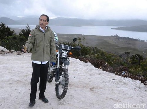 Foto 10 Gaya  Kekinian  Jokowi yang Nggak Kalah Sama Anak  Muda