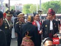 Jokowi Pakai Baju Adat: Ini Indonesia