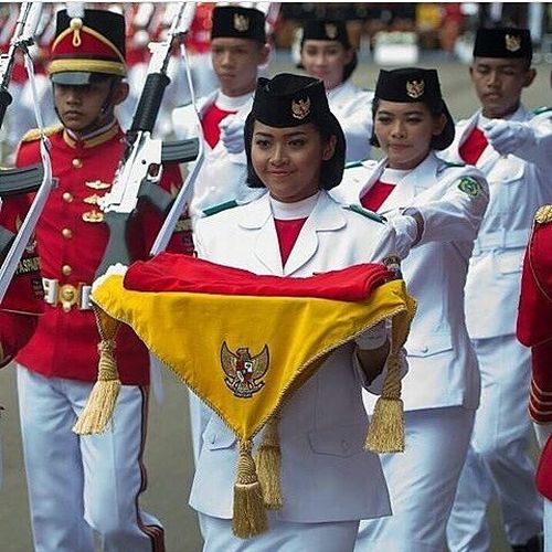 5 Fakta Fariza Putri Salsabila, Pembawa Baki Bendera Pusaka 1 5 Fakta Fariza Putri Salsabila, Pembawa Baki Bendera Pusaka 1