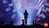 Penyanyi Raisa pun turut serta menjadi pasukan musis lokal yang mewarnai panggung Countdown Asian Games 2018 di lapangan Monas, Jumat (18/8). (CNNIndonesia/Adhi Wicaksono)