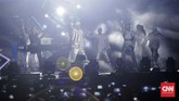 Dalam acara tepat setahun sebelum dimulainya Asian Games 2018 itu, grup musik hip hop Amerika Serikat, Far East Movement juga ikut meramaikan acara tersebut. (CNNIndonesia/Adhi Wicaksono)