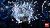 Setelah sempat disambut dengan insiden jatuh di Bandara Soekarno-Hatta, anggota SNSD Taeyeon tampil prima di depan penggemarnya di lapangan Monas, Jakarta. (CNNIndonesia/Adhi Wicaksono)
